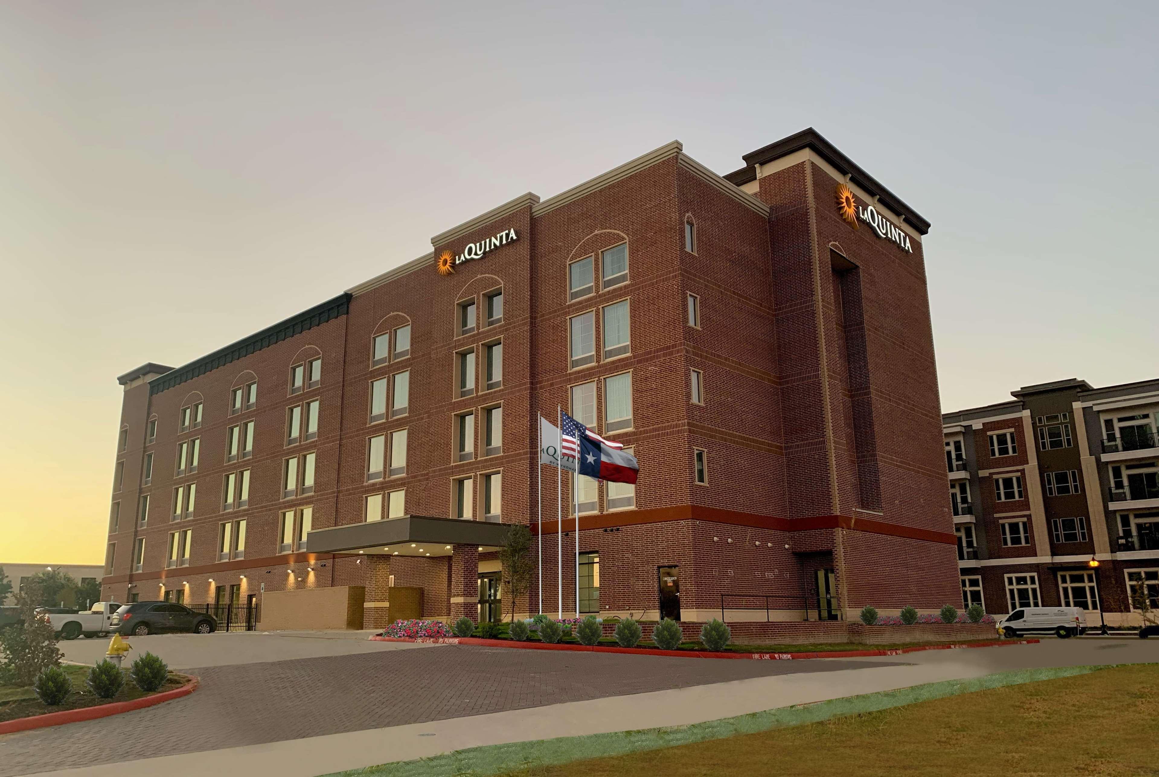 La Quinta Inn & Suites By Wyndham Dallas - Frisco Stadium Kültér fotó