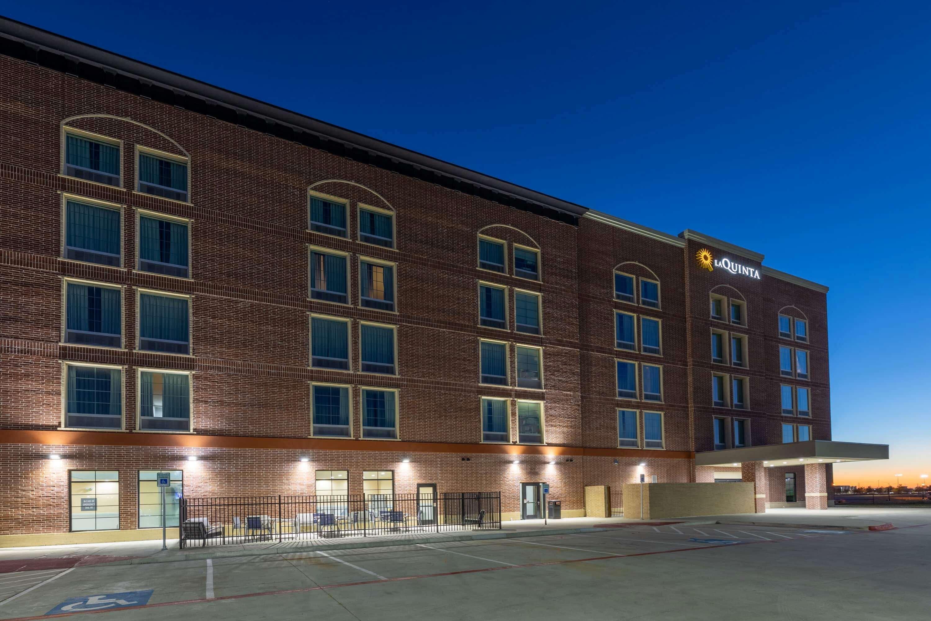 La Quinta Inn & Suites By Wyndham Dallas - Frisco Stadium Kültér fotó